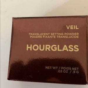 Hourglass translucent setting power veil